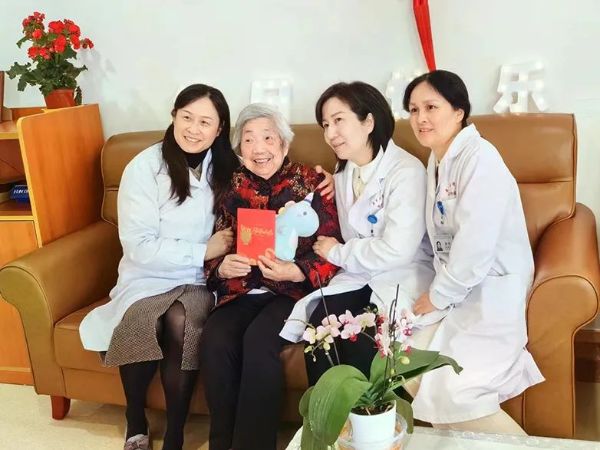 0718_133246851_670.jpg 医养结合社工队伍 为机构养老“赋能增效”4.jpeg